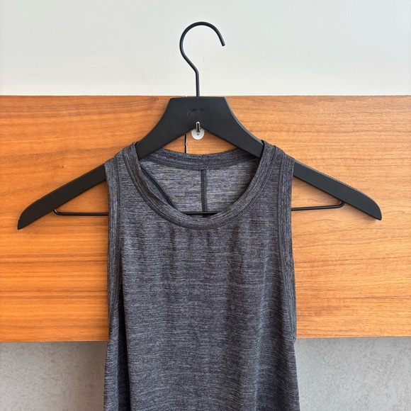 Lululemon Hot Like Agni Singlet in heather gray, Size 4 - Picture 9 of 15